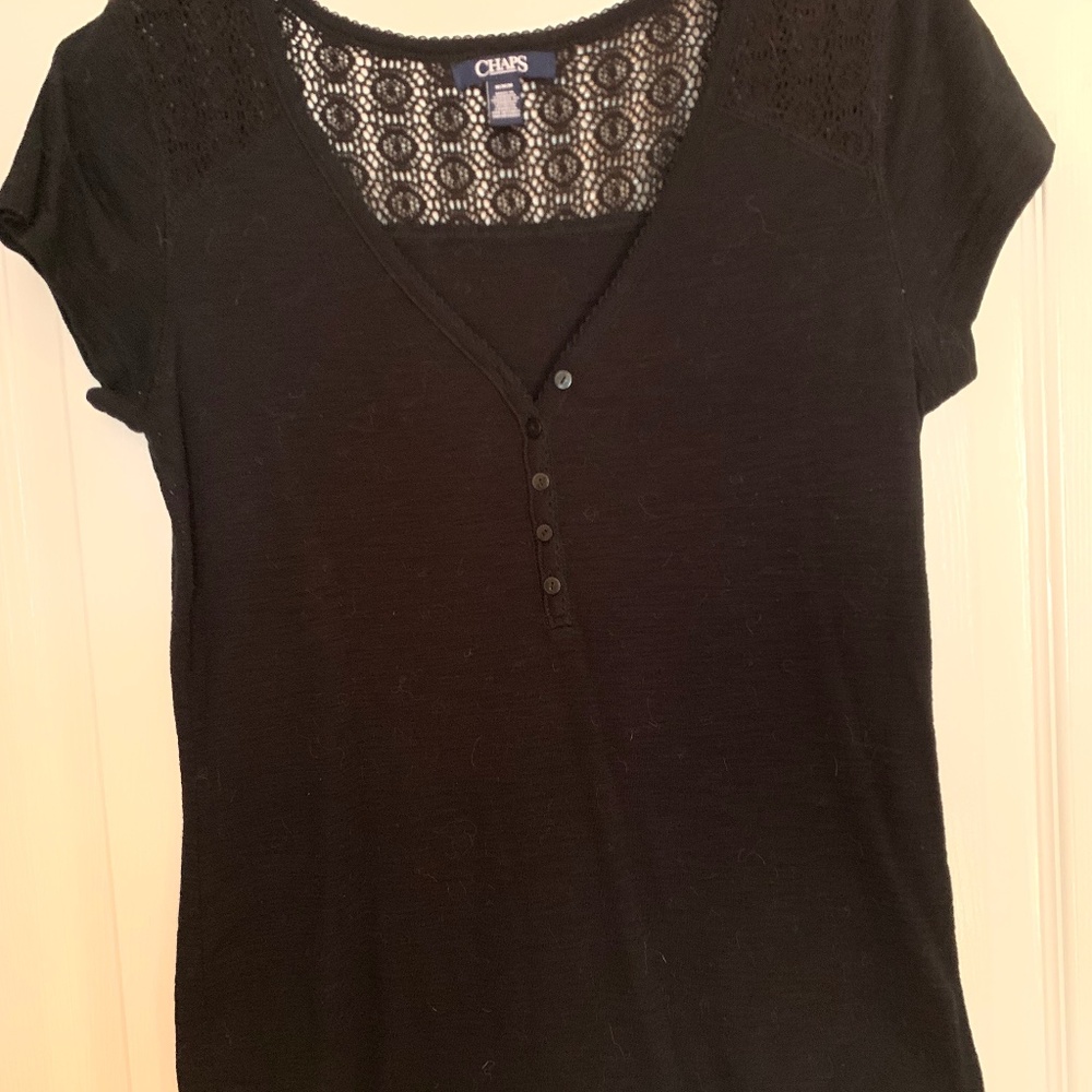 Chaps women’s cap sleeve tee in black with embroidery neckline, size medium